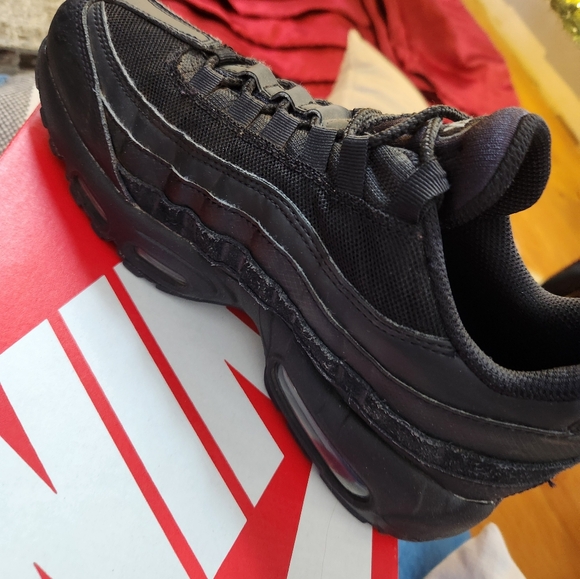 Mens Air Max 95 Essentials - Picture 9 of 11